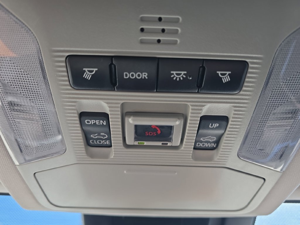 Used 2021 Toyota RAV4 XLE Premium AWD/4WD image 39