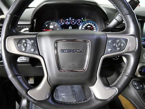 Used 2020 GMC Yukon Denali w/ Denali Ultimate Black Edition image 23