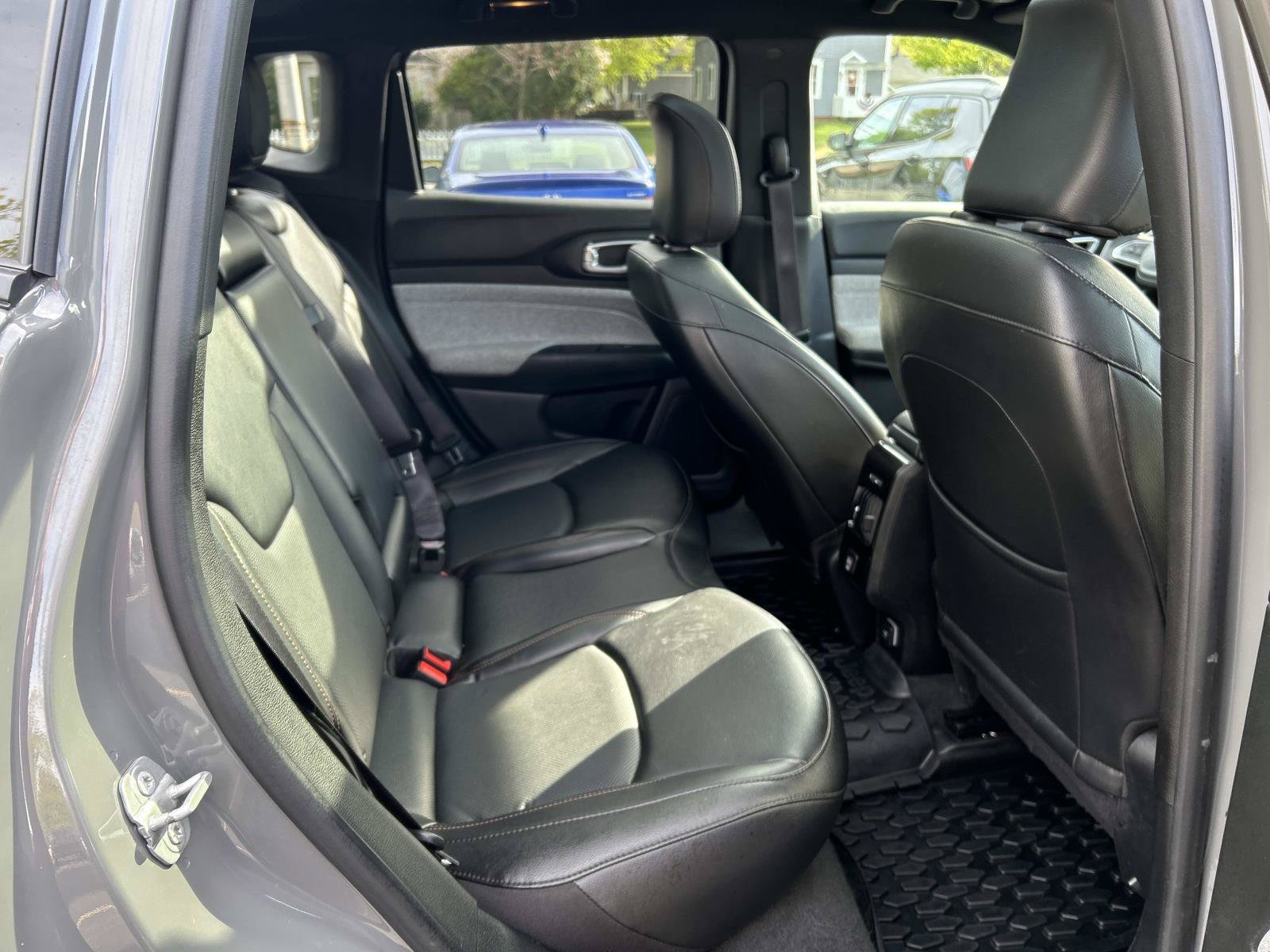 Used 2023 Jeep Compass Latitude w/ Sun and Sound Group AWD/4WD image 15