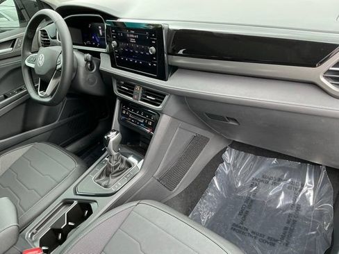 New 2026 Volkswagen Taos SE FWD image 19