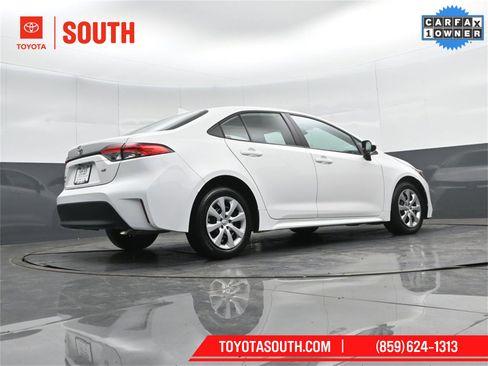 Used 2025 Toyota Corolla LE image 32
