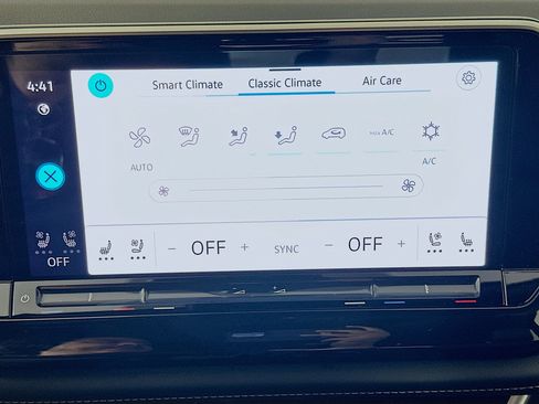 Used 2025 Volkswagen Atlas Cross Sport SE image 23