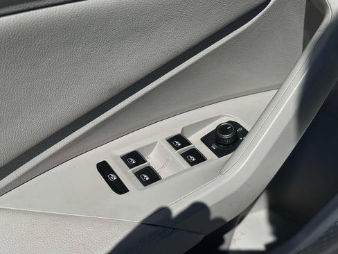 Used 2023 Volkswagen Jetta SE w/ Panoramic Sunroof Package FWD image 20