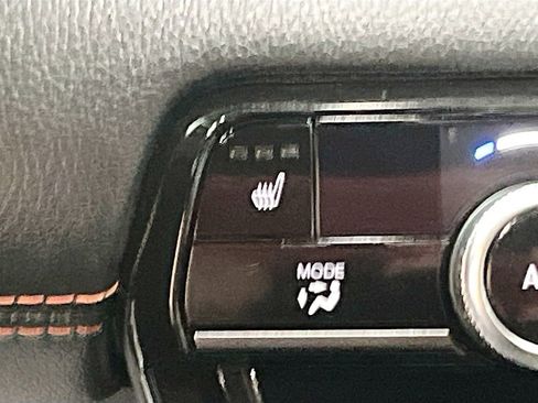 Used 2025 Honda Pilot TrailSport image 19
