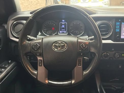 Used 2019 Toyota Tacoma TRD Off-Road AWD/4WD image 17