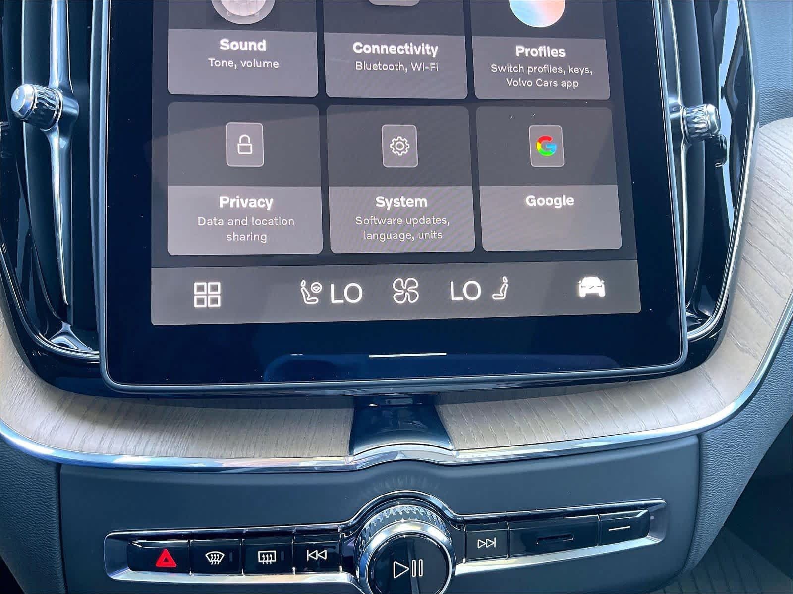 New 2027 Volvo XC60 B5 Plus AWD/4WD image 22