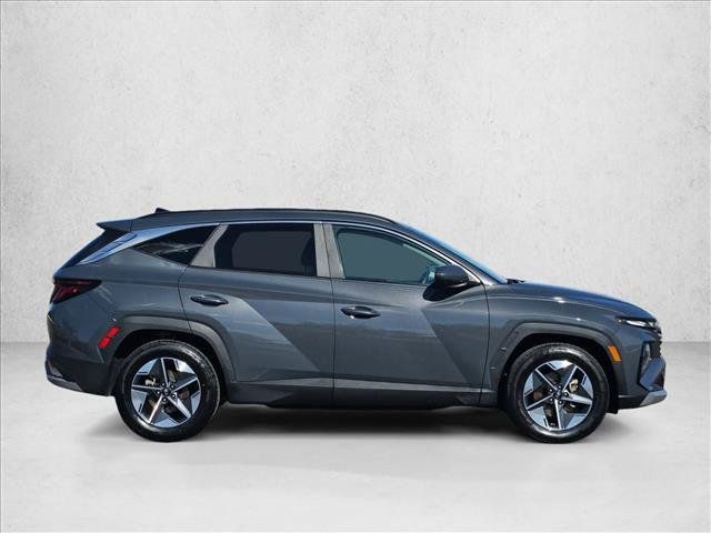 Used 2025 Hyundai Tucson SEL FWD image 4