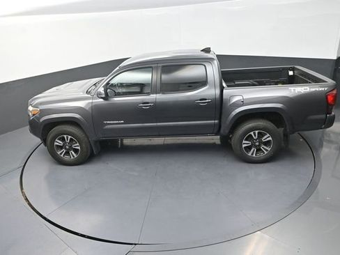 Used 2019 Toyota Tacoma TRD Sport image 28
