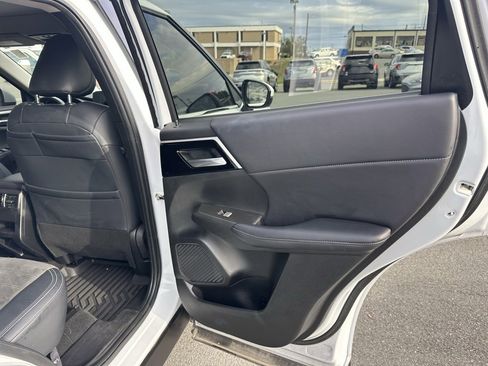 Used 2023 Mitsubishi Outlander SE image 16