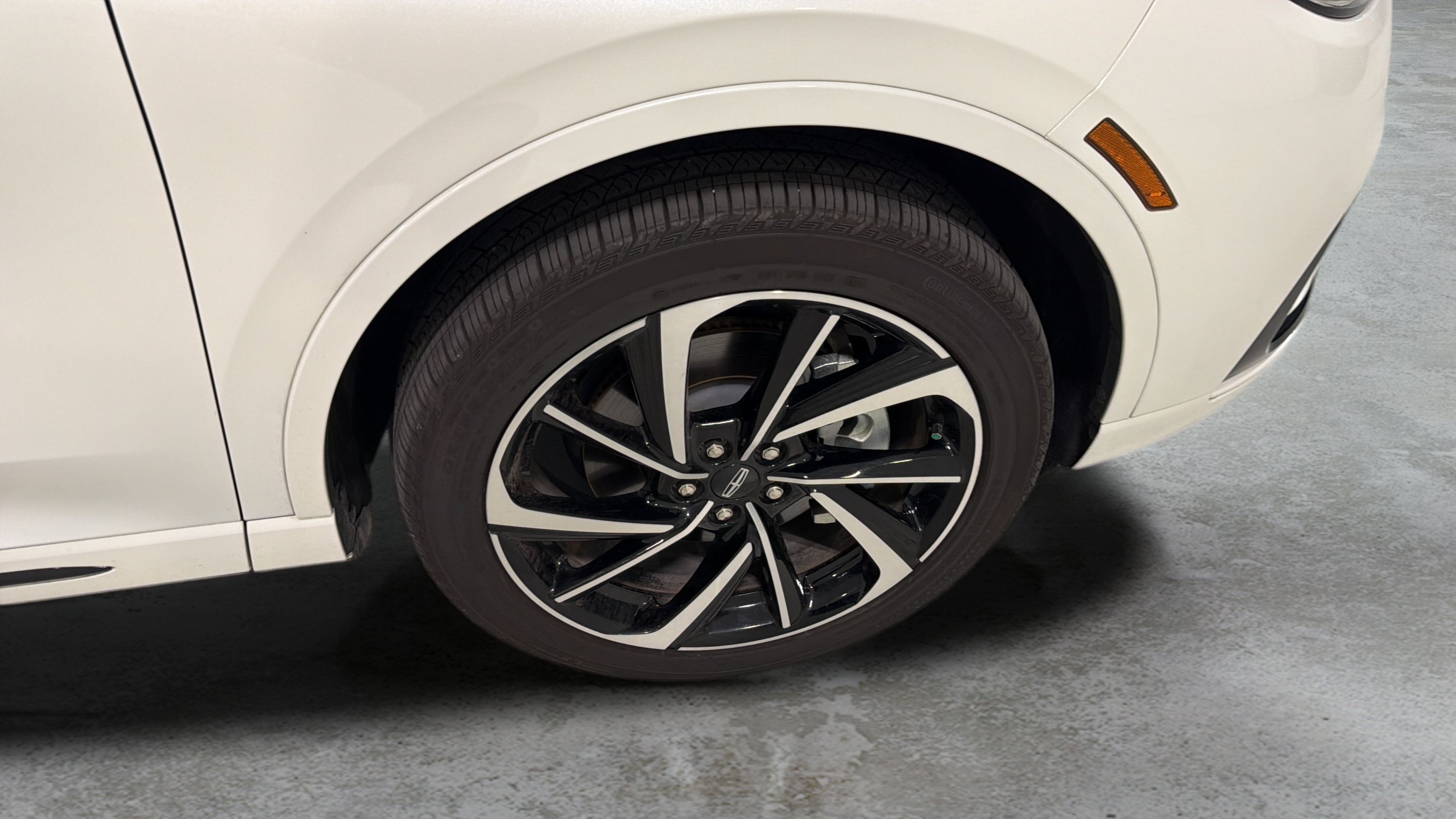 Used 2025 Lincoln Corsair Grand Touring AWD/4WD image 24