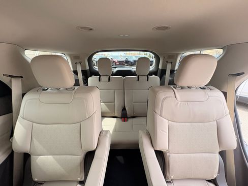 Used 2022 Ford Explorer Platinum w/ Equipment Group 601A image 17