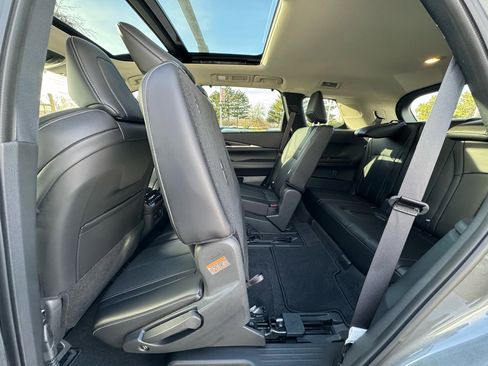 Used 2024 INFINITI QX60 Sensory w/ Vision Package image 12