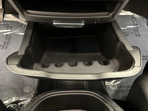 Used 2025 Chrysler Pacifica Select FWD image 52