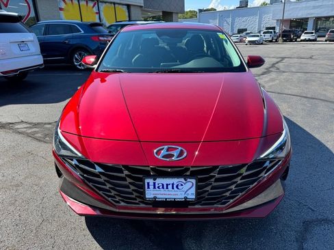 Used 2023 Hyundai Elantra Limited w/ Preferred Accessory Package FWD image 2