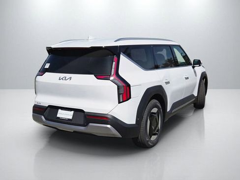 New 2026 Kia EV9 Wind AWD/4WD image 6