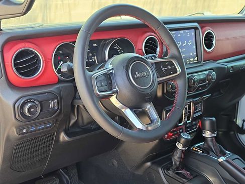 Used 2023 Jeep Wrangler Unlimited Rubicon 4xe AWD/4WD image 10
