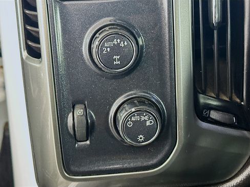 Used 2018 Chevrolet Silverado 1500 LT AWD/4WD image 16
