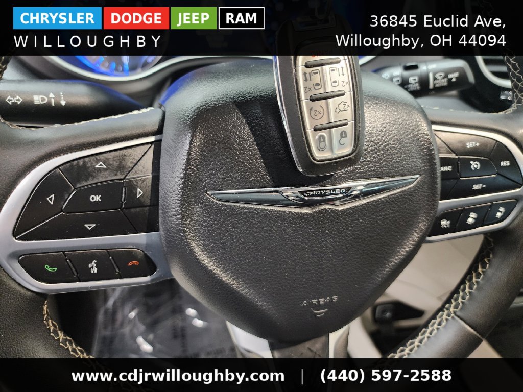 Used 2024 Chrysler Pacifica Touring-L FWD image 43
