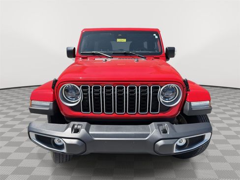 Used 2025 Jeep Wrangler Unlimited Sahara AWD/4WD image 5