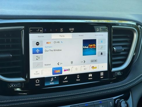 New 2026 Chrysler Pacifica Select image 26