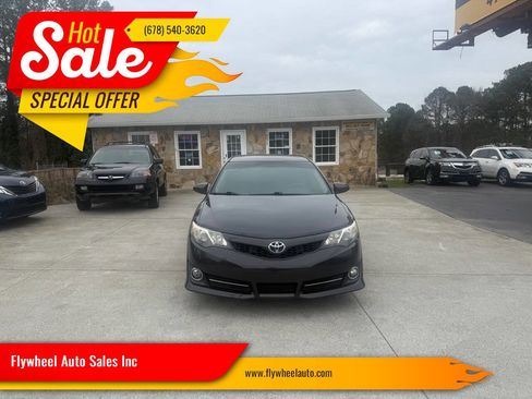 Used 2013 Toyota Camry SE image 1