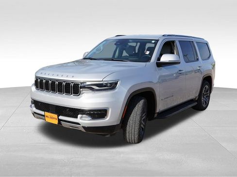 Used 2022 Jeep Wagoneer Series III w/ Rear Seat Video Group 1 AWD/4WD image 11
