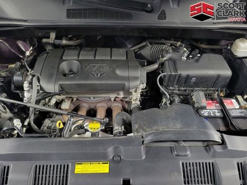 Used 2012 Toyota Highlander FWD w/ Tech Pkg image 12