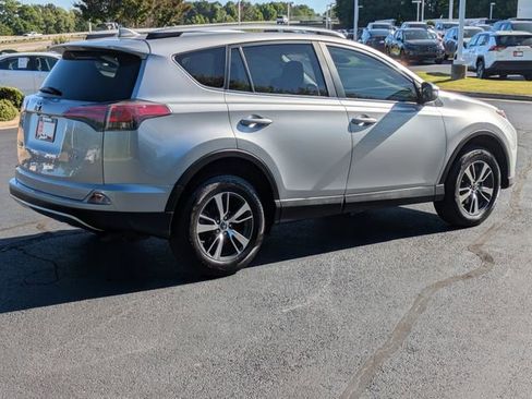 Used 2018 Toyota RAV4 XLE FWD image 4