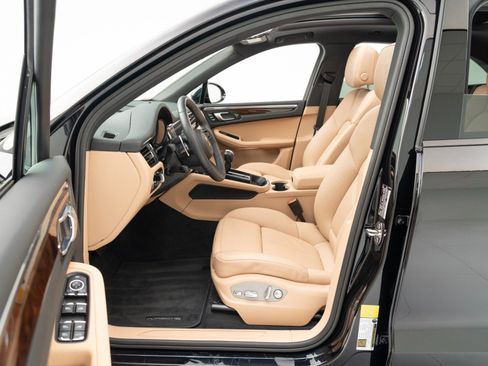 Used 2025 Porsche Macan image 17