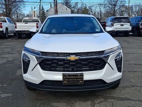 Used 2024 Chevrolet Trax LS w/ LS Convenience Package image 3