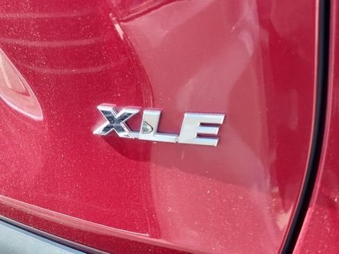 Used 2021 Toyota RAV4 XLE w/ Convenience Package FWD image 5