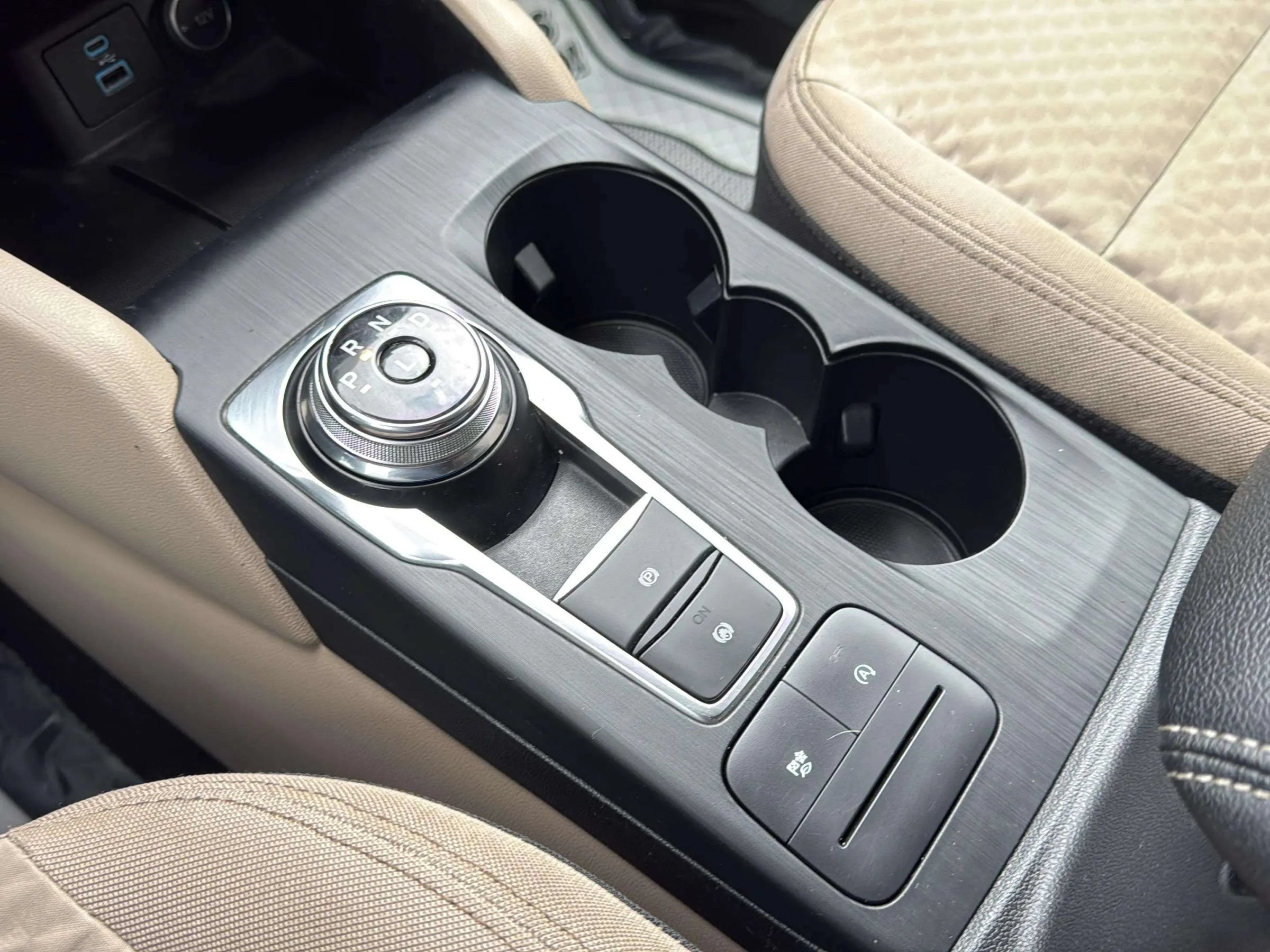 Used 2020 Ford Escape SE FWD image 32