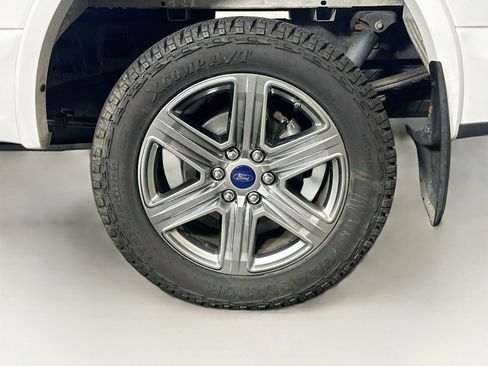 Used 2019 Ford F150 XLT w/ Equipment Group 302A Luxury AWD/4WD image 11