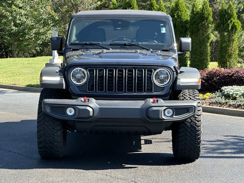 Used 2025 Jeep Wrangler Unlimited Rubicon AWD/4WD image 3