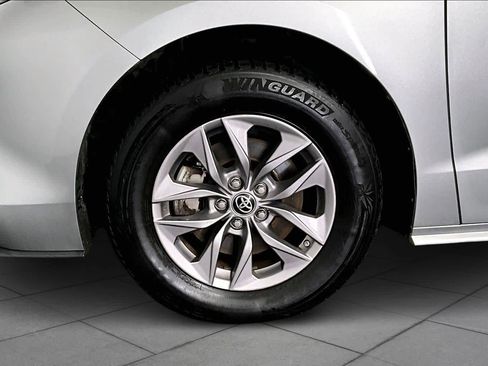 Used 2022 Toyota Sienna LE image 10