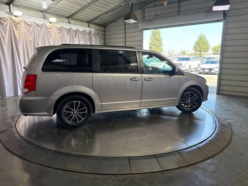 Used 2018 Dodge Grand Caravan GT FWD image 4