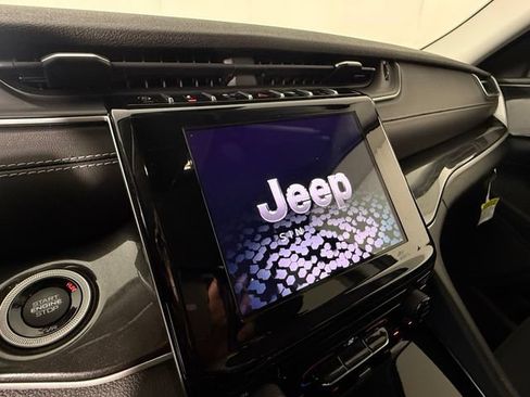Used 2023 Jeep Grand Cherokee L Laredo RWD image 18