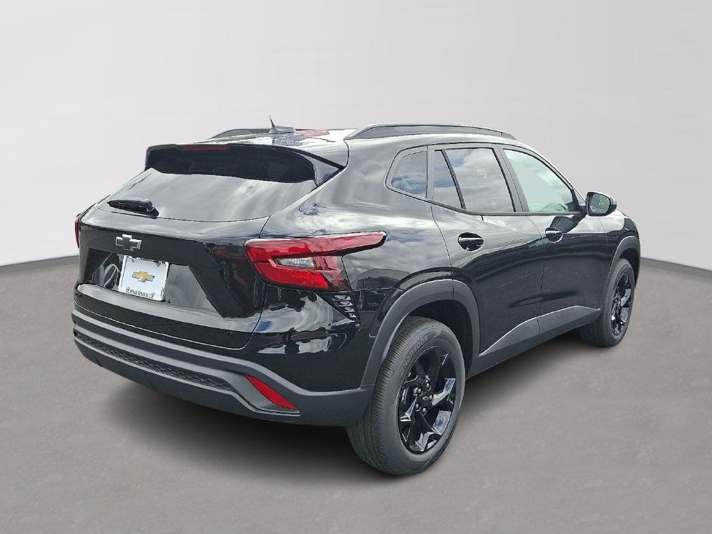 New 2026 Chevrolet Trax LT w/ Sunroof Package FWD image 4