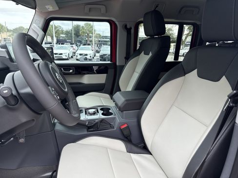 Used 2025 INEOS Grenadier Fieldmaster Edition image 13