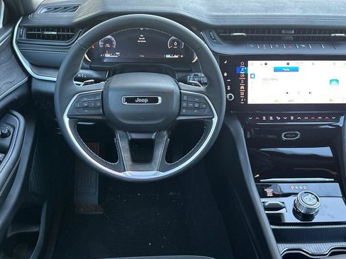 New 2026 Jeep Grand Cherokee Altitude image 11