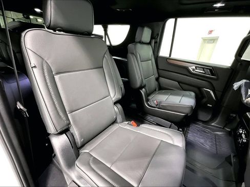 New 2026 GMC Yukon XL Denali w/ Denali Reserve Package AWD/4WD image 9