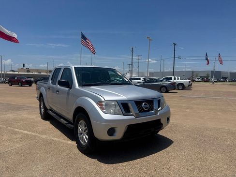 Used 2017 Nissan Frontier SV RWD image 1