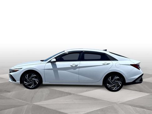 Used 2024 Hyundai Elantra SEL w/ Convenience Package FWD image 5