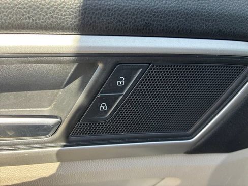 Used 2023 Volkswagen Atlas SE w/ Panoramic Sunroof Package FWD image 8