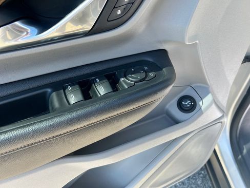 Used 2018 GMC Terrain SLE w/ Driver Convenience Package FWD image 16