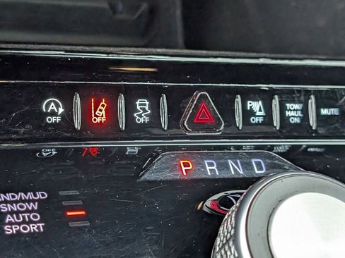 Used 2024 Jeep Wagoneer L Series II w/ Flexible Seating Group AWD/4WD image 18