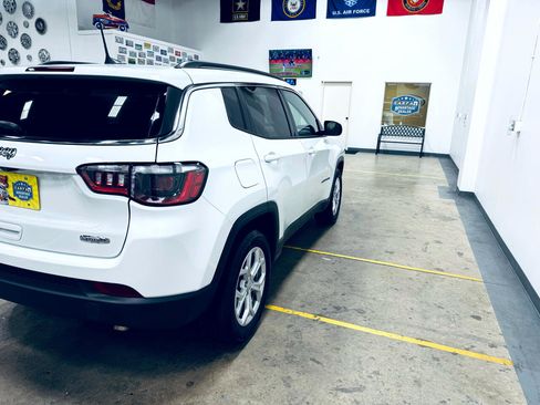 Used 2024 Jeep Compass Latitude image 22