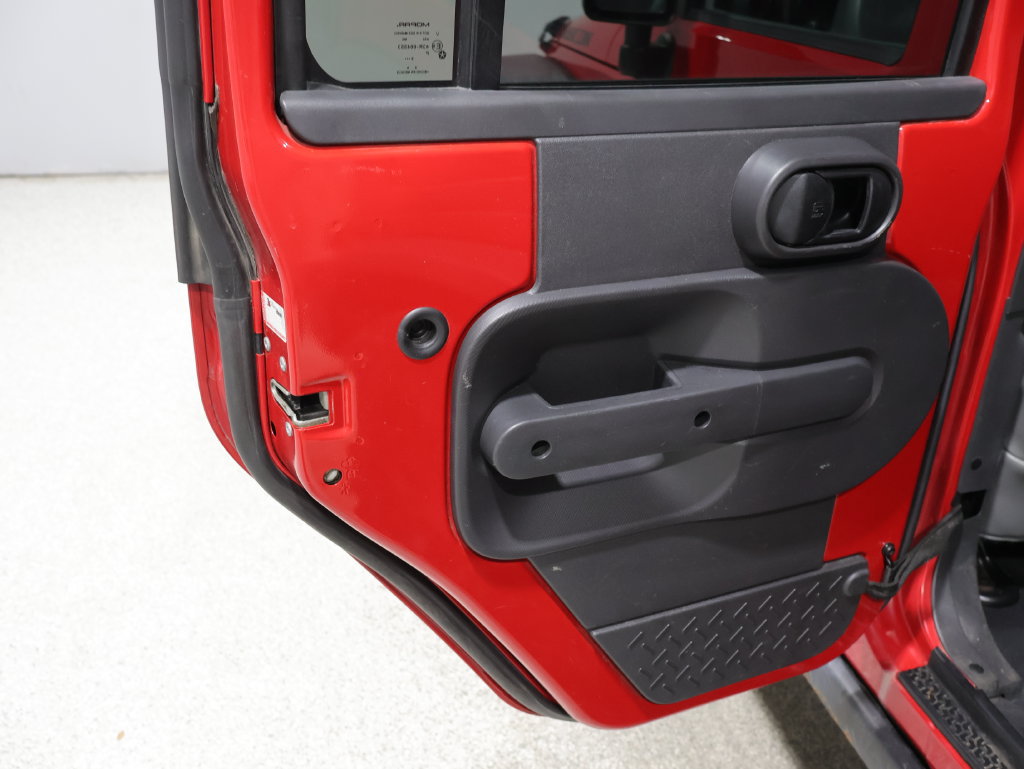 Used 2010 Jeep Wrangler Unlimited Rubicon w/ Dual Top Group AWD/4WD image 18