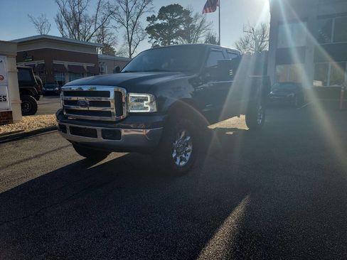 Used 2005 Ford F250 Lariat image 2