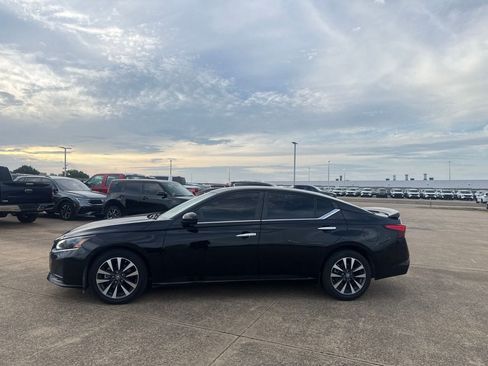 Certified 2023 Nissan Altima 2.5 SV FWD image 11